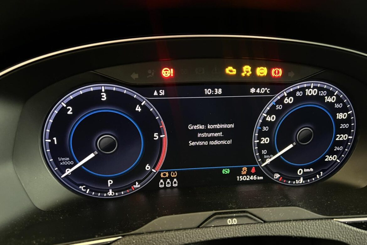 Greska: kombinirani instrument. Servisna radionica Passat b8 (B2000 41)